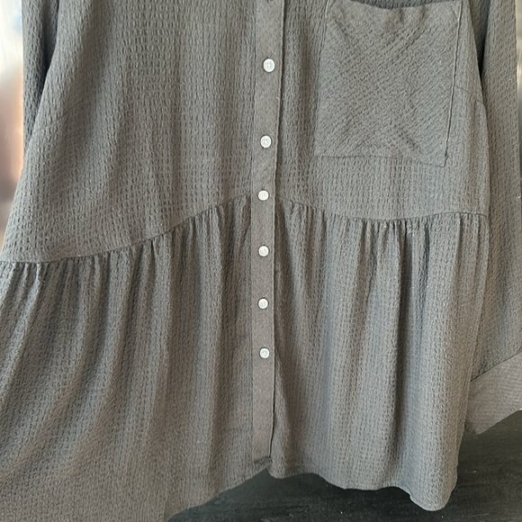 Torrid Peplum Crinkle Flannel Gauze Button Up Top Size 5 - Picture 6 of 11